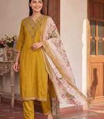 Women Floral Embroidered Regular Thread Work Kurta with Trousers & With Dupatta