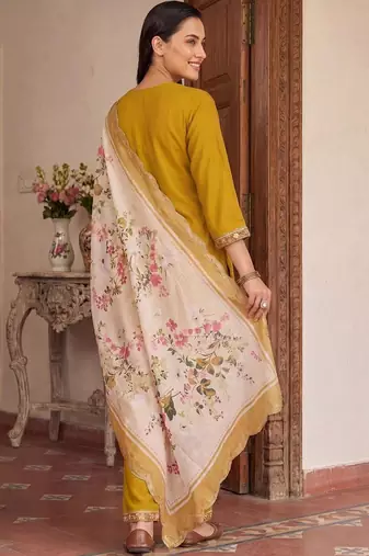 Women Floral Embroidered Regular Thread Work Kurta with Trousers & With Dupatta
