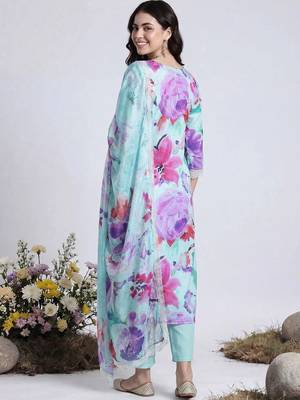 Women Floral Printed Regular Kurta with Trousers & With Dupatta 4