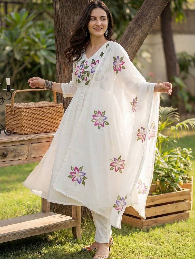 Women Floral Printed Empire Pure Cotton Kurta with Trousers & With Dupatta