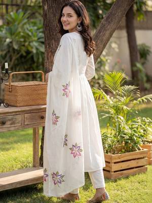 Women Floral Printed Empire Pure Cotton Kurta with Trousers & With Dupatta 3