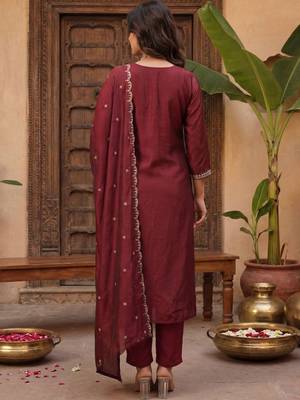 Women Ethnic Motifs Embroidered Regular Thread Work Kurta with Trousers & With Dupatta 5