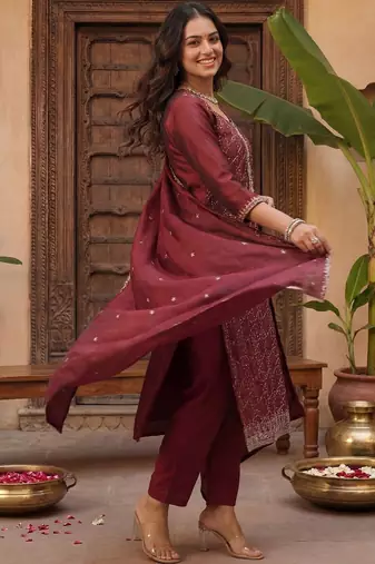 Women Ethnic Motifs Embroidered Regular Thread Work Kurta with Trousers & With Dupatta