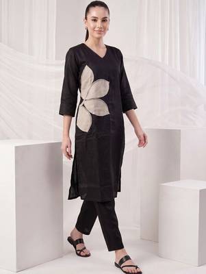 Women Ethnic Motifs Regular Thread Work Kurta with Trousers 3