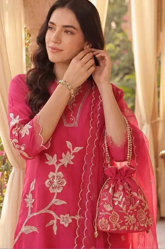 Women Floral Embroidered Regular Thread Work Kurta with Trousers & With Dupatta