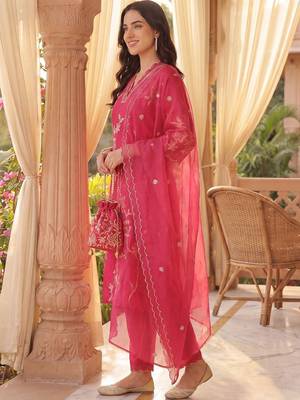 Women Floral Embroidered Regular Thread Work Kurta with Trousers & With Dupatta 3