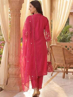 Women Floral Embroidered Regular Thread Work Kurta with Trousers & With Dupatta 4