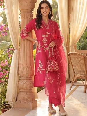 Women Floral Embroidered Regular Thread Work Kurta with Trousers & With Dupatta 6
