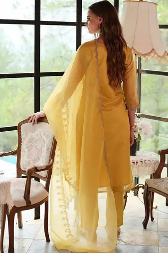 Women Ethnic Motifs Embroidered Regular Thread Work Kurta with Trousers & With Dupatta