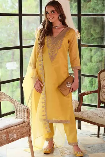 Women Ethnic Motifs Embroidered Regular Thread Work Kurta with Trousers & With Dupatta