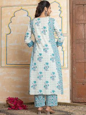 Women Floral Printed Panelled Thread Work Pure Cotton Kurta with Trousers & With Dupatta 3