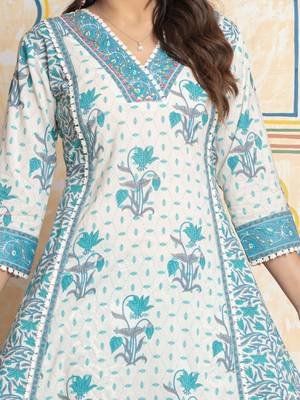 Women Floral Printed Panelled Thread Work Pure Cotton Kurta with Trousers & With Dupatta 5