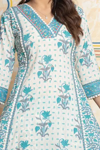 Women Floral Printed Panelled Thread Work Pure Cotton Kurta with Trousers & With Dupatta