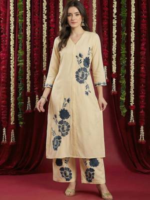 Women Floral Printed Regular Kurta with Palazzos & With Dupatta 2
