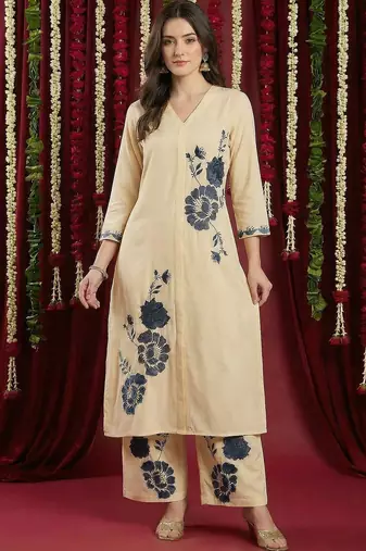 Women Floral Printed Regular Kurta with Palazzos & With Dupatta