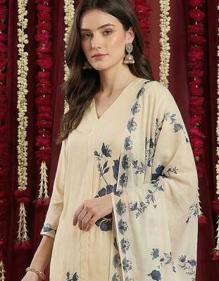 Women Floral Printed Regular Kurta with Palazzos & With Dupatta 3