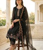 Women Floral Embroidered Regular Thread Work Kurta with Trousers & With Dupatta