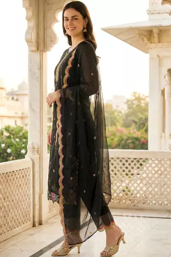 Women Floral Embroidered Regular Thread Work Kurta with Trousers & With Dupatta