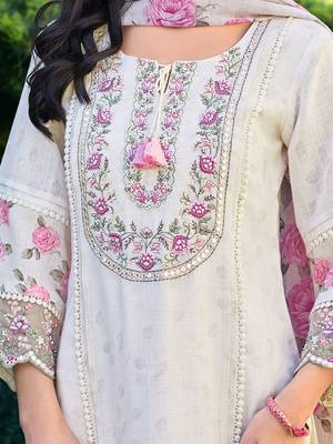 Women Floral Embroidered Regular Thread Work Linen Kurta with Trousers & With Dupatta 3
