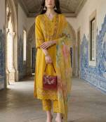 Women Floral Embroidered Regular Thread Work Kurta with Trousers & With Dupatta