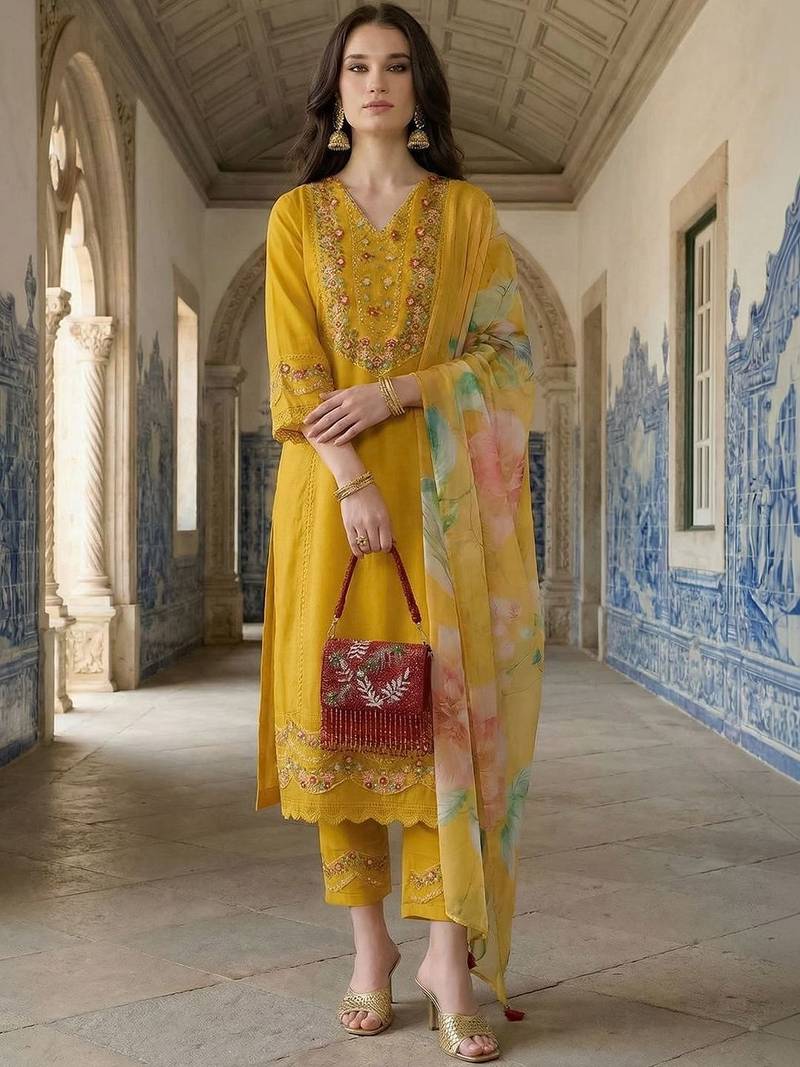 Women Floral Embroidered Regular Thread Work Kurta with Trousers & With Dupatta