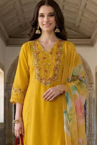 Women Floral Embroidered Regular Thread Work Kurta with Trousers & With Dupatta
