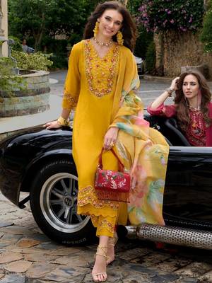 Women Floral Embroidered Regular Thread Work Kurta with Trousers & With Dupatta 6