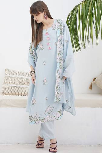 Floral Embroidered Thread Work Pure Cotton Kurta & Trousers With Dupatta