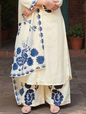 Women Floral Printed Regular Kurta with Palazzos & Dupatta Kurta Sets 5