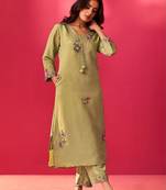 Women Floral Embroidered Regular Thread Work Kurta with Trousers