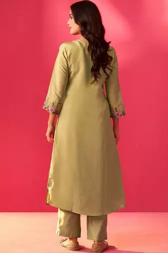 Women Floral Embroidered Regular Thread Work Kurta with Trousers
