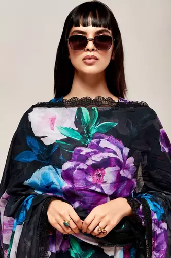 Women Floral Printed Regular Kurta with Trousers & With Dupatta