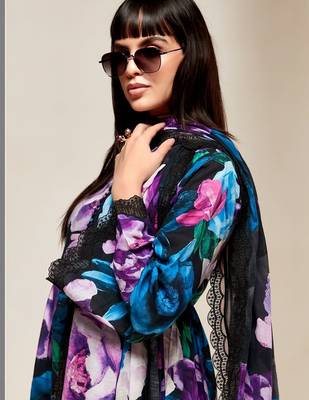 Women Floral Printed Regular Kurta with Trousers & With Dupatta 3
