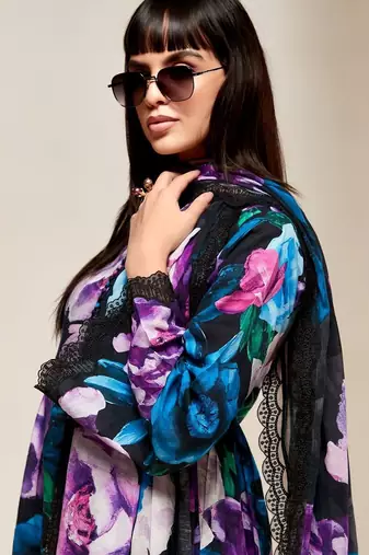 Women Floral Printed Regular Kurta with Trousers & With Dupatta
