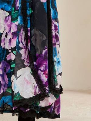Women Floral Printed Regular Kurta with Trousers & With Dupatta 4