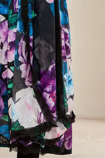 Women Floral Printed Regular Kurta with Trousers & With Dupatta