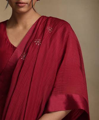 Crimson red hand embroidered chanderi saree set 4