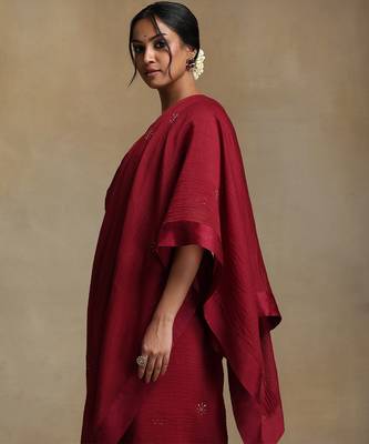 Crimson red hand embroidered chanderi saree set 5