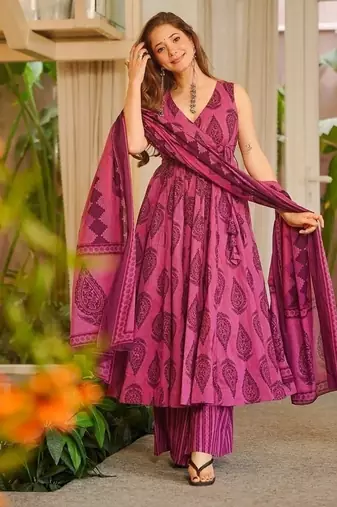Floral printed muslin v neck magenta anarkali set