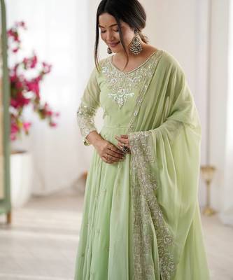 Green faux blooming anarkali gown set with dupatta 2