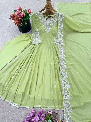 Green faux blooming anarkali gown set with dupatta 3