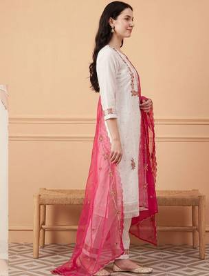 Women Floral Embroidered Regular Thread Work Kurta with Trousers & With Dupatta 3
