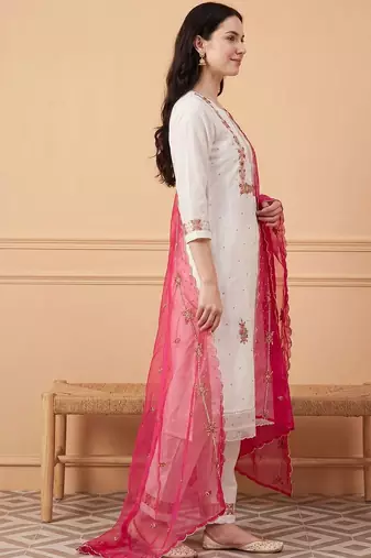 Women Floral Embroidered Regular Thread Work Kurta with Trousers & With Dupatta