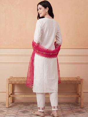 Women Floral Embroidered Regular Thread Work Kurta with Trousers & With Dupatta 4