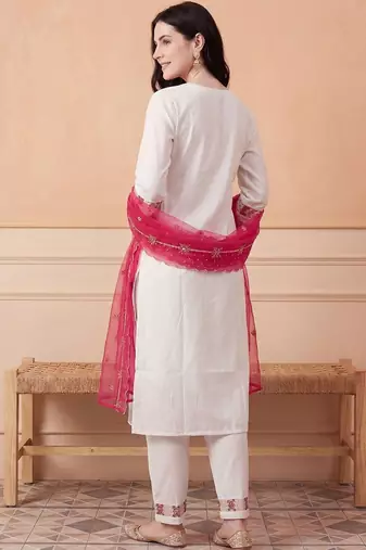 Women Floral Embroidered Regular Thread Work Kurta with Trousers & With Dupatta