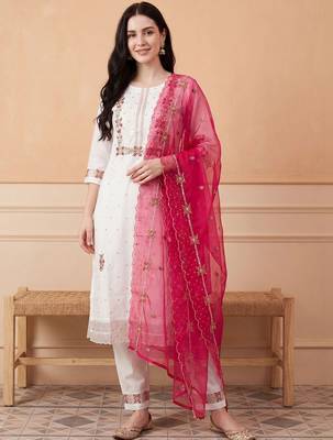 Women Floral Embroidered Regular Thread Work Kurta with Trousers & With Dupatta 6