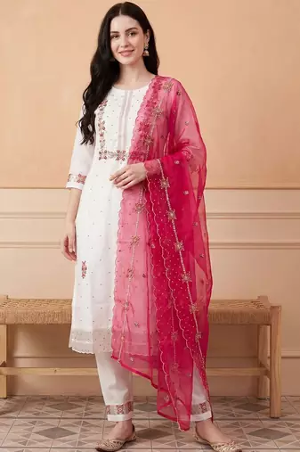 Women Floral Embroidered Regular Thread Work Kurta with Trousers & With Dupatta