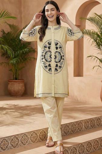Women Embroidered Regular Thread Work Pure Cotton Kurta with Palazzos