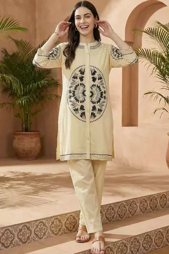 Women Embroidered Regular Thread Work Pure Cotton Kurta with Palazzos