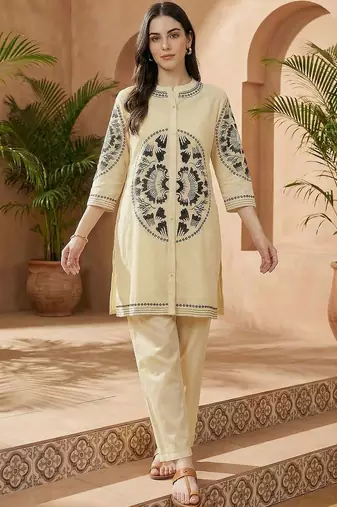 Women Embroidered Regular Thread Work Pure Cotton Kurta with Palazzos